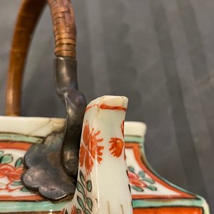 Een Chinese famille verte theepot met deksel, Kangxi — foto 13