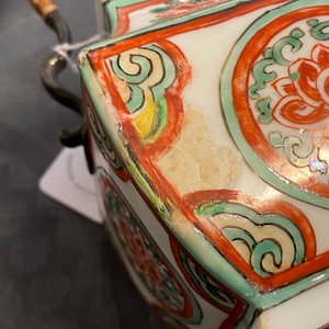 Een Chinese famille verte theepot met deksel, Kangxi — foto 14