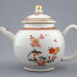 Een Chinese famille verte theepot met deksel, Kangxi — foto 1