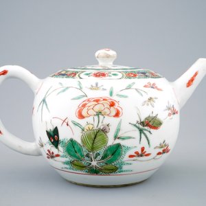 Een Chinese famille verte theepot met deksel, Kangxi — foto 4