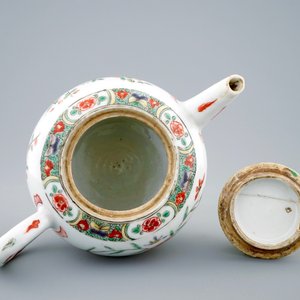 Een Chinese famille verte theepot met deksel, Kangxi — foto 6
