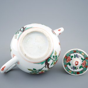 Een Chinese famille verte theepot met deksel, Kangxi — foto 6