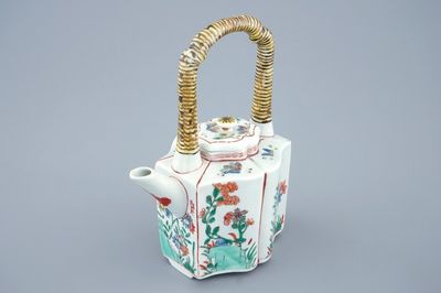 Een Chinese famille verte theepot met deksel, Kangxi