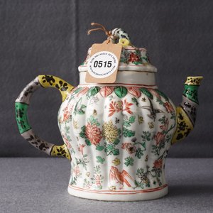 Een Chinese famille verte theepot met deksel, Kangxi — foto 26