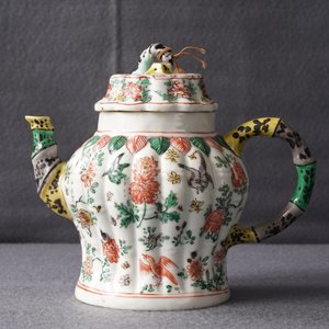 Een Chinese famille verte theepot met deksel, Kangxi — foto 28