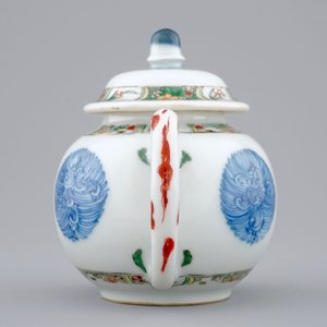 Een Chinese famille verte theepot met deksel, Kangxi — foto 5