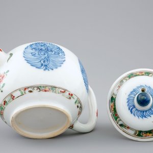 Een Chinese famille verte theepot met deksel, Kangxi — foto 7