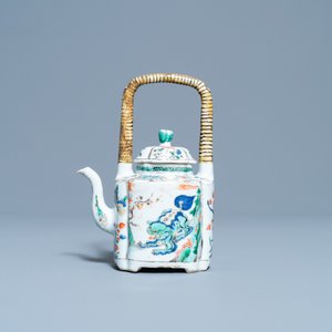 Een Chinese famille verte theepot met dieren, Kangxi — foto 2