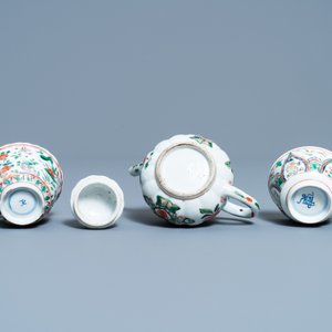 Een Chinese famille verte theepot, twee koppen en drie schotels, Kangxi — foto 10