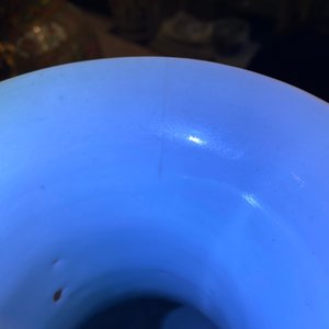 Een Chinese famille verte vaas en een blauw-witte vaas, 19e eeuw — foto 13