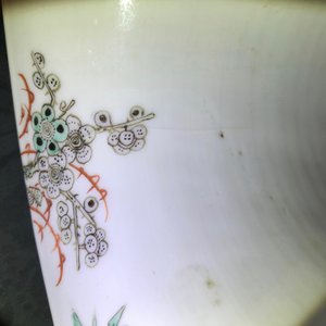 Een Chinese famille verte vaas en een famille rose kom, 19e eeuw — foto 15