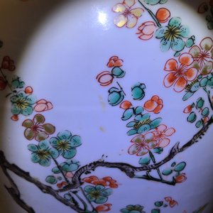 Een Chinese famille verte vaas met een ajour bewerkte houten deksel, Kangxi — foto 11