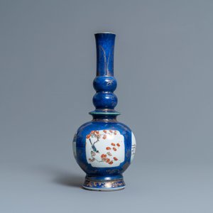 Een Chinese famille verte vaas met poederblauwe fondkleur, Kangxi — foto 2