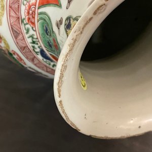 Een Chinese famille verte vaas met strijders te paard, Kangxi — foto 13