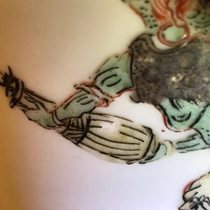 Een Chinese famille verte vaas met 'Zhongkui', Kangxi — foto 14