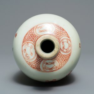 Een Chinese famille verte vaas met 'Zhongkui', Kangxi — foto 5