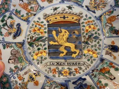 Een Chinese famille verte wapenschotel van de provincie Luxemburg, Kangxi/Yongzheng — foto 2