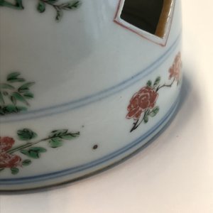 Een Chinese famille verte wierookhouder, Xuande merk, 19/20e eeuw — foto 7