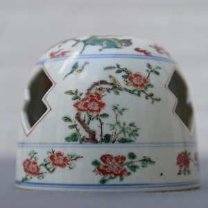 Een Chinese famille verte wierookhouder, Xuande merk, 19/20e eeuw — foto 9