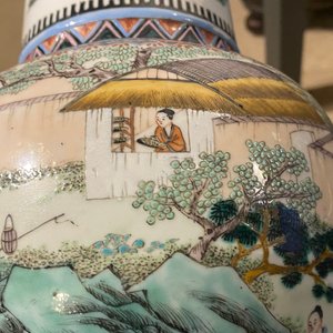 Een Chinese famille verte 'yenyen' vaas met decor van de rijstproductie en een grote blauw-witte schotel, 19e eeuw — foto 16