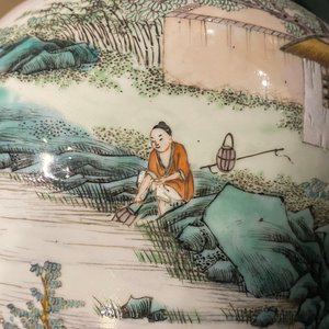 Een Chinese famille verte 'yenyen' vaas met decor van de rijstproductie en een grote blauw-witte schotel, 19e eeuw — foto 17