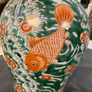 Een Chinese famille verte 'yenyen' vaas met een draak en karpers, Kangxi merk, 19e eeuw — foto 11
