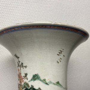 Een Chinese famille verte 'yenyen' vaas met een landschap, Kangxi — foto 16