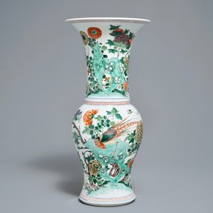 Een Chinese famille verte yenyen vaas met vogels en bloemen, Kangxi — foto 1