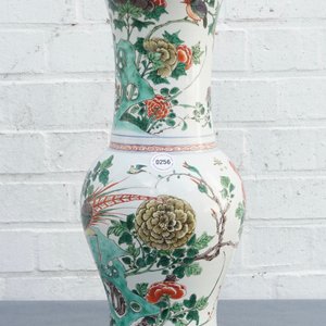 Een Chinese famille verte yenyen vaas met vogels en bloemen, Kangxi — foto 16