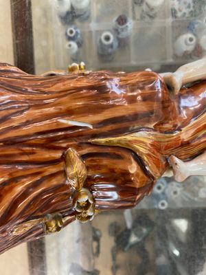 Een Chinese faux-bois exportporseleinen sokkel met twee knapen, Qianlong — foto 6