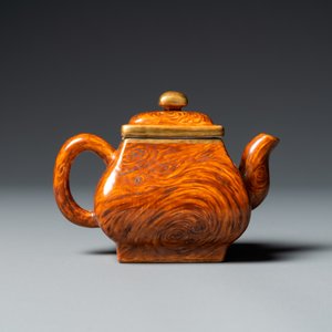 Een Chinese 'faux-bois' theepot met deksel, Qianlong merk, Republiek — foto 4
