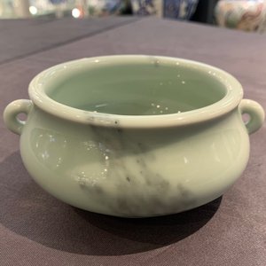 Een Chinese faux marbre wierookbrander, Qianlong merk, 19/20e eeuw — foto 8