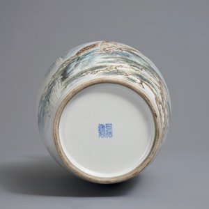 Een Chinese fencai vaas met een tijger, Qianlong merk — foto 6