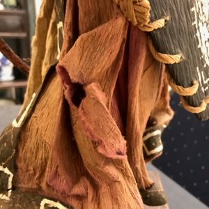 Een Chinese figuur van een Mantsjoe boogschutter in hout en textiel, 19e eeuw — foto 8