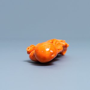 Een Chinese figuur van Shou Lao in rood koraal, 19/20e eeuw — foto 7
