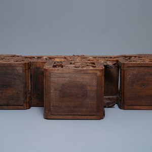 Een Chinese fijn gesculpteerde houten étagère, 19e eeuw — foto 5