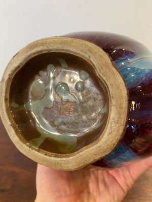 Een Chinese flambé-geglazuurde 'hu' vaas, Qianlong merk, 19/20e eeuw — foto 7
