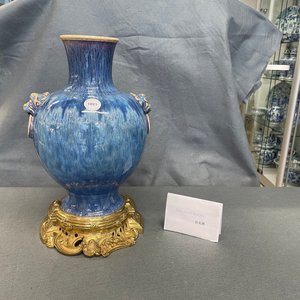 Een Chinese flambé-geglazuurde vaas op vergulde bronzen voet, 18/19e eeuw — foto 7