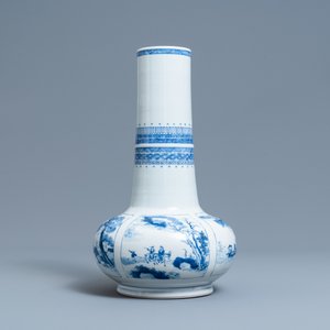 Een Chinese flesvormige blauw-witte vaas, Chenghua merk, Kangxi — foto 2