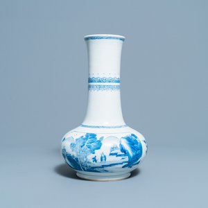 Een Chinese flesvormige blauw-witte vaas, Kangxi — foto 1