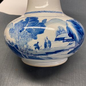 Een Chinese flesvormige blauw-witte vaas, Kangxi — foto 15