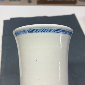 Een Chinese flesvormige blauw-witte vaas, Kangxi — foto 18