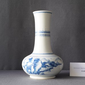 Een Chinese flesvormige blauw-witte vaas, Kangxi — foto 8