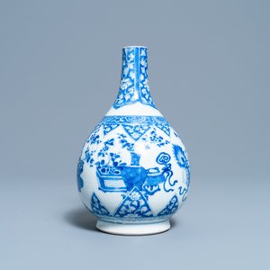 Een Chinese flesvormige blauw-witte vaas, Kangxi — foto 3