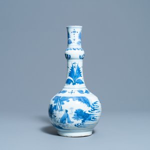 Een Chinese flesvormige blauw-witte vaas met figuren in een landschap, Transitie periode — foto 2