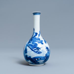 Een Chinese flesvormige blauw-witte vaas met ruiters, Kangxi — foto 2