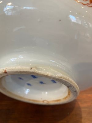 Een Chinese flesvormige famille rose '18 Luohan' vaas en een famille verte vaas, Kangxi merk, 19e eeuw — foto 12