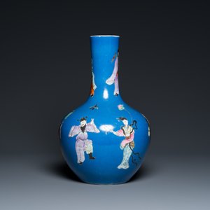 Een Chinese flesvormige famille rose 'acht onsterfelijken' vaas met blauwe fondkleur, Qianlong merk, 19e eeuw — foto 4