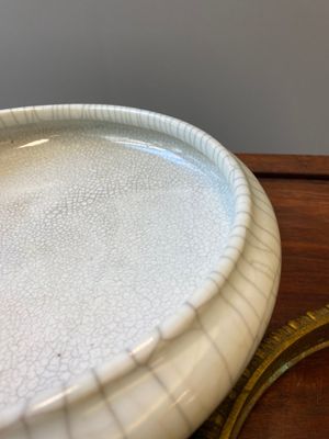 Een Chinese ge-type craquelé penselenwasser met vergulde bronzen monturen, Qianlong — foto 6