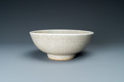Een Chinese ge-type kom met craquelé glazuur, Yongzheng/Qianlong